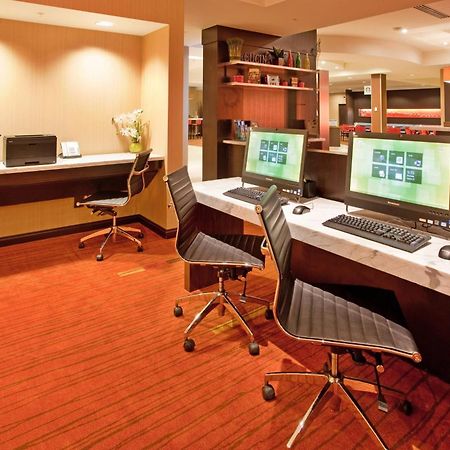 Отель Courtyard By Marriott Pittsburgh North/Cranberry Woods Крэнберри-Тауншип Экстерьер фото