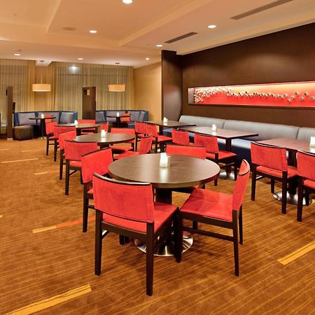 Отель Courtyard By Marriott Pittsburgh North/Cranberry Woods Крэнберри-Тауншип Экстерьер фото