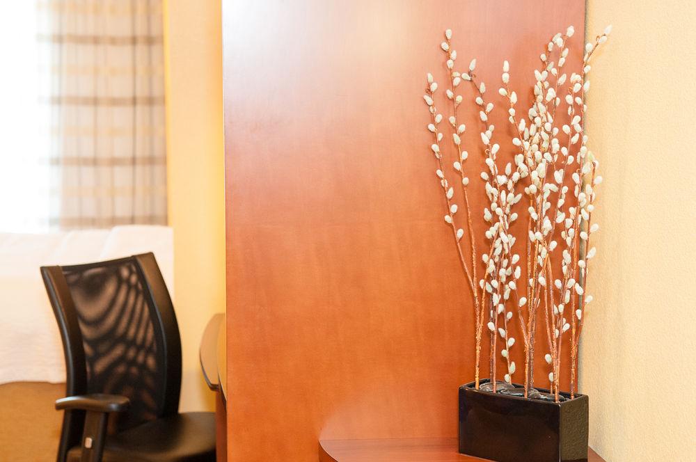 Отель Courtyard By Marriott Pittsburgh North/Cranberry Woods Крэнберри-Тауншип Экстерьер фото