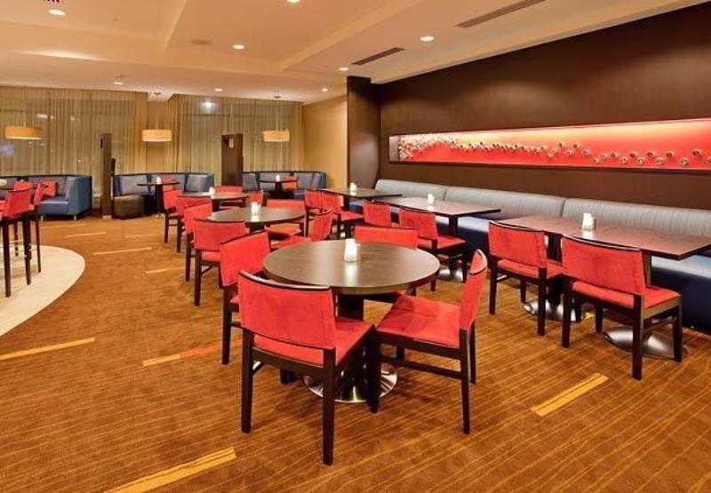 Отель Courtyard By Marriott Pittsburgh North/Cranberry Woods Крэнберри-Тауншип Экстерьер фото