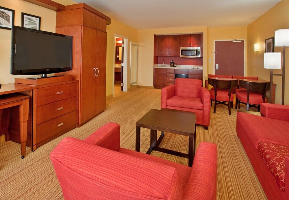 Отель Courtyard By Marriott Pittsburgh North/Cranberry Woods Крэнберри-Тауншип Экстерьер фото