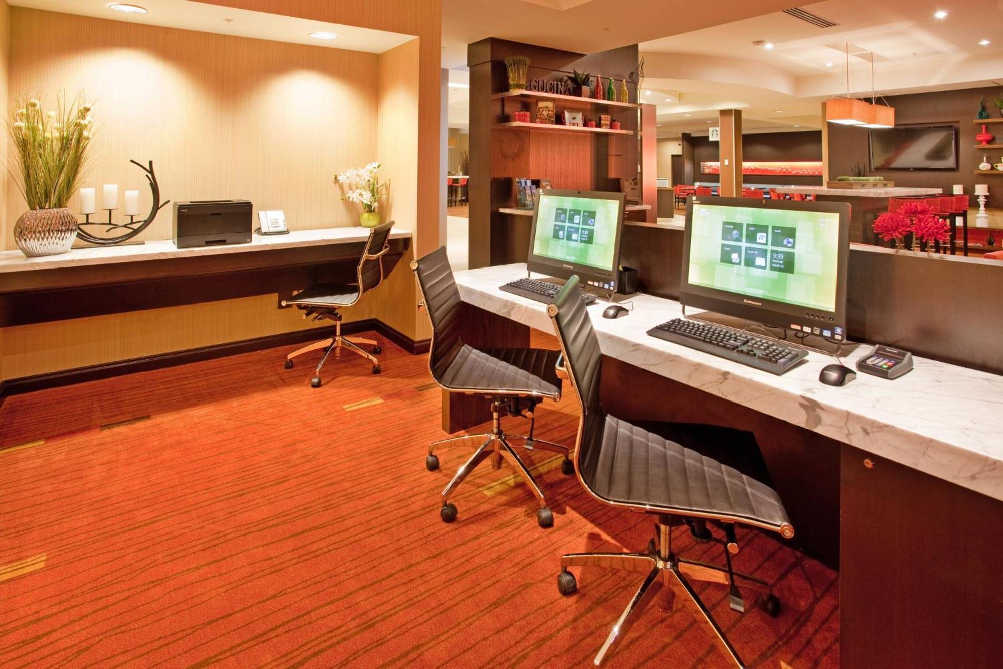 Отель Courtyard By Marriott Pittsburgh North/Cranberry Woods Крэнберри-Тауншип Экстерьер фото
