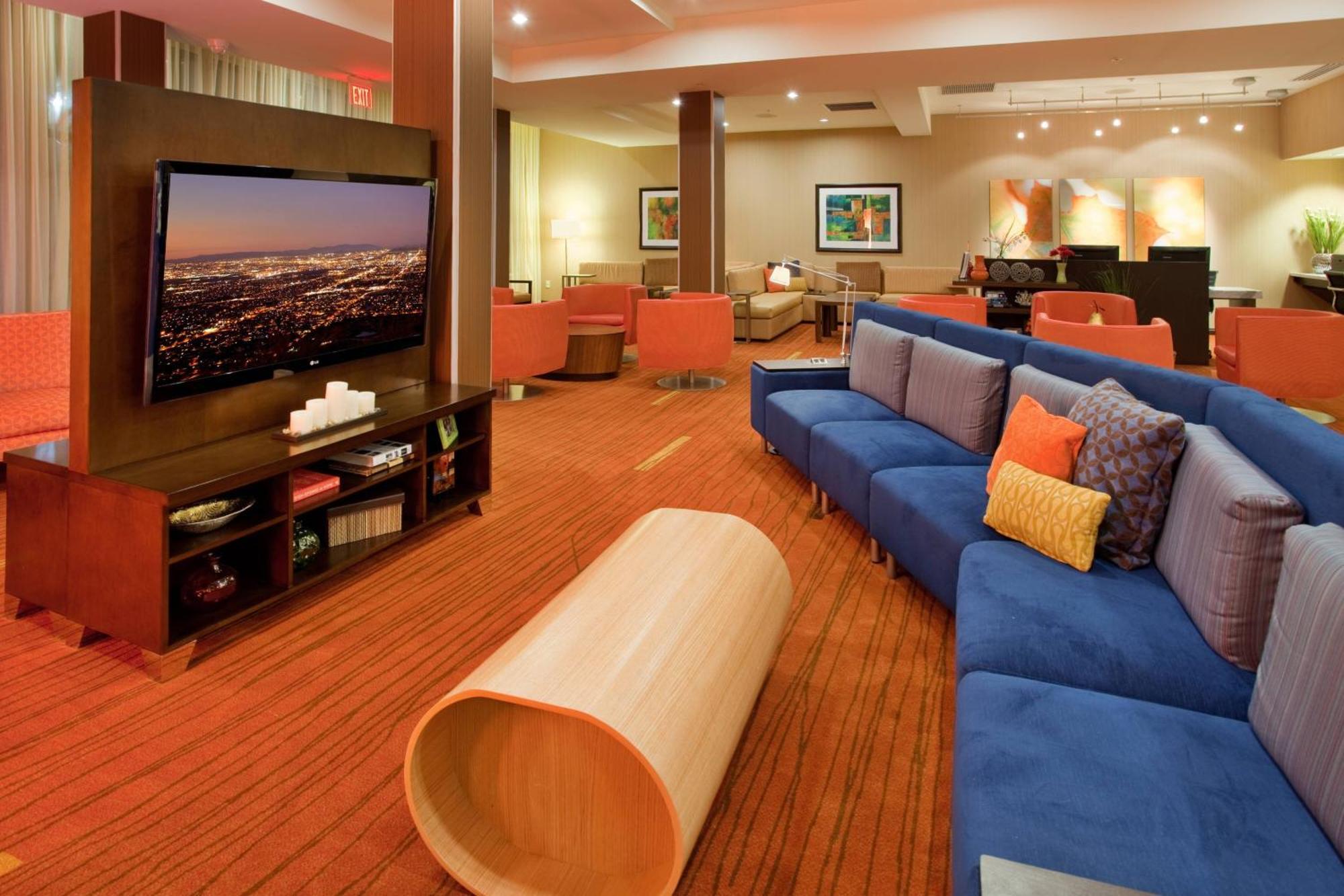 Отель Courtyard By Marriott Pittsburgh North/Cranberry Woods Крэнберри-Тауншип Экстерьер фото