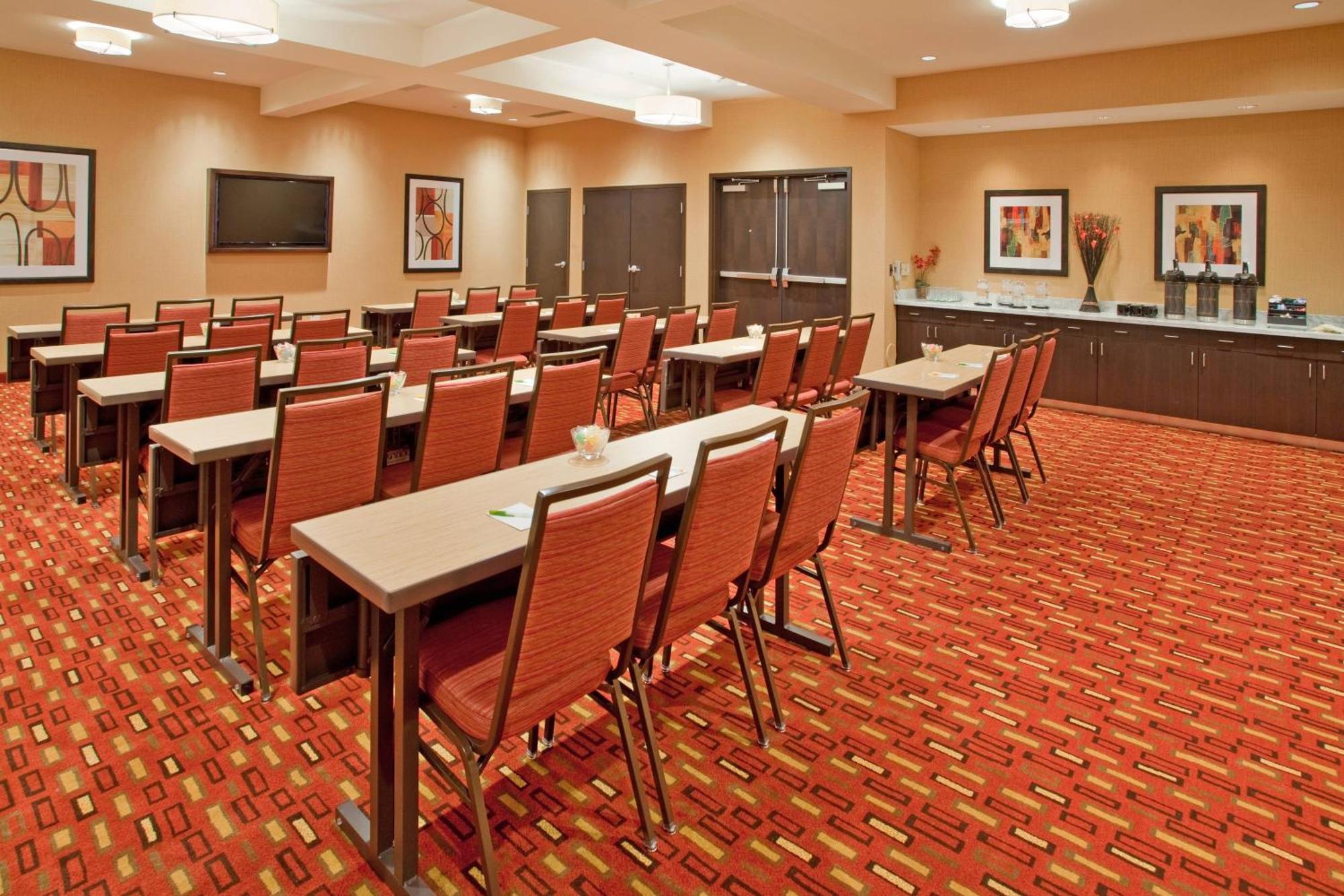 Отель Courtyard By Marriott Pittsburgh North/Cranberry Woods Крэнберри-Тауншип Экстерьер фото