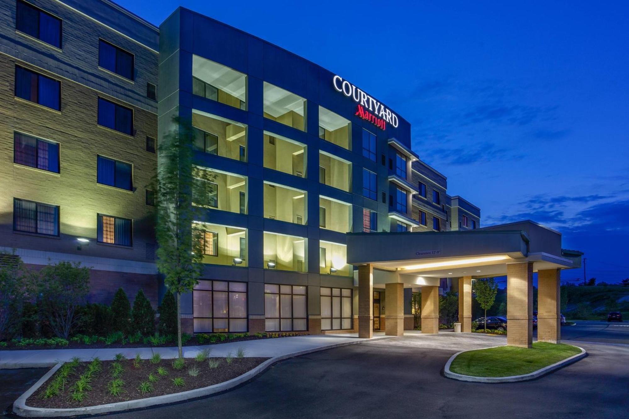 Отель Courtyard By Marriott Pittsburgh North/Cranberry Woods Крэнберри-Тауншип Экстерьер фото