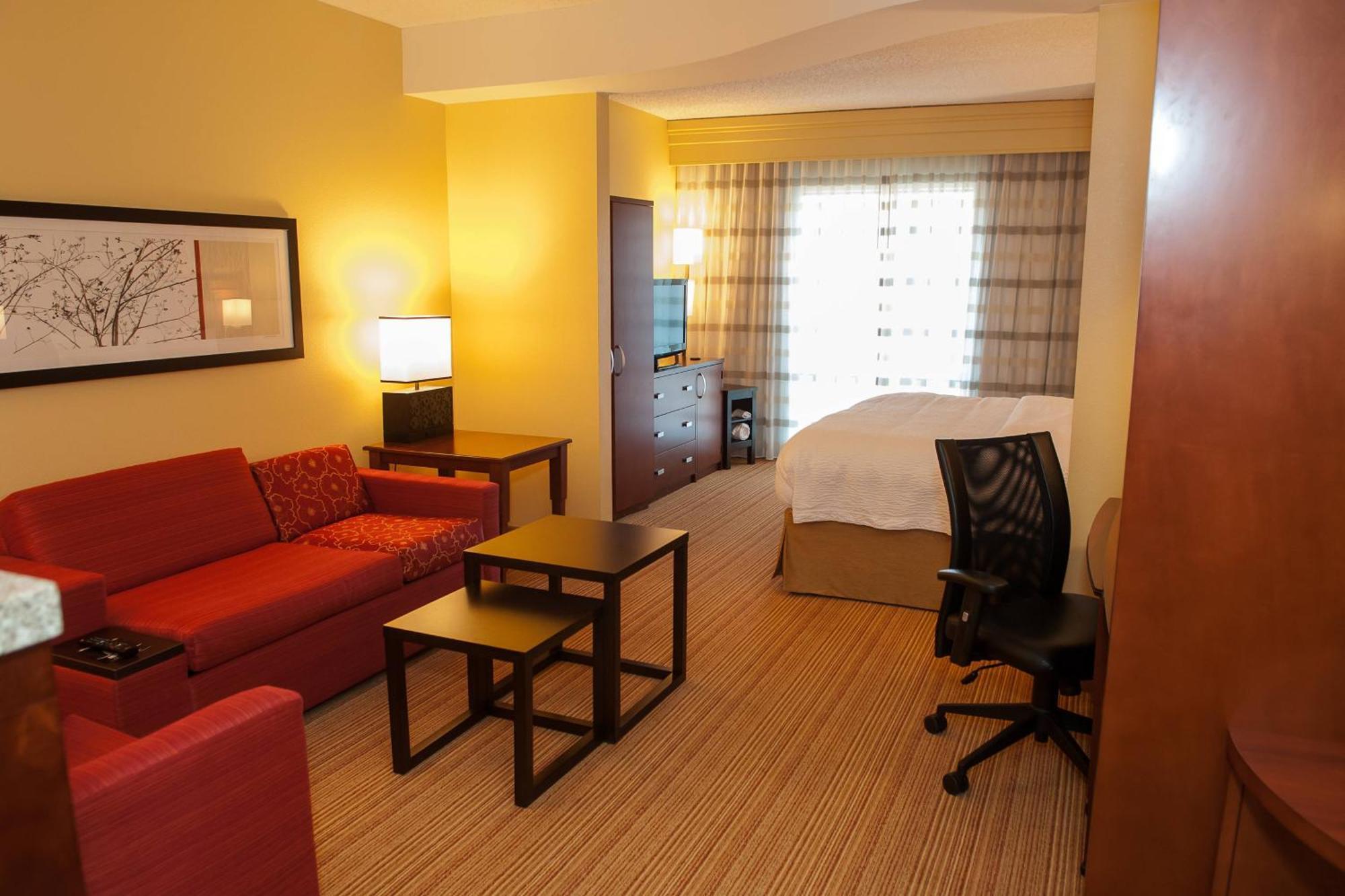 Отель Courtyard By Marriott Pittsburgh North/Cranberry Woods Крэнберри-Тауншип Экстерьер фото