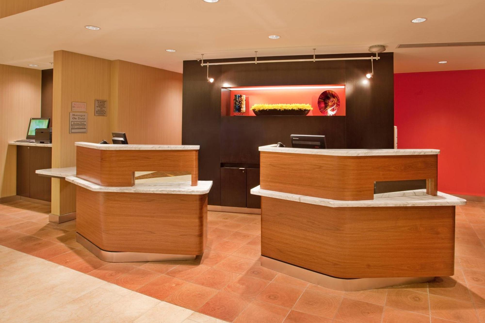 Отель Courtyard By Marriott Pittsburgh North/Cranberry Woods Крэнберри-Тауншип Экстерьер фото