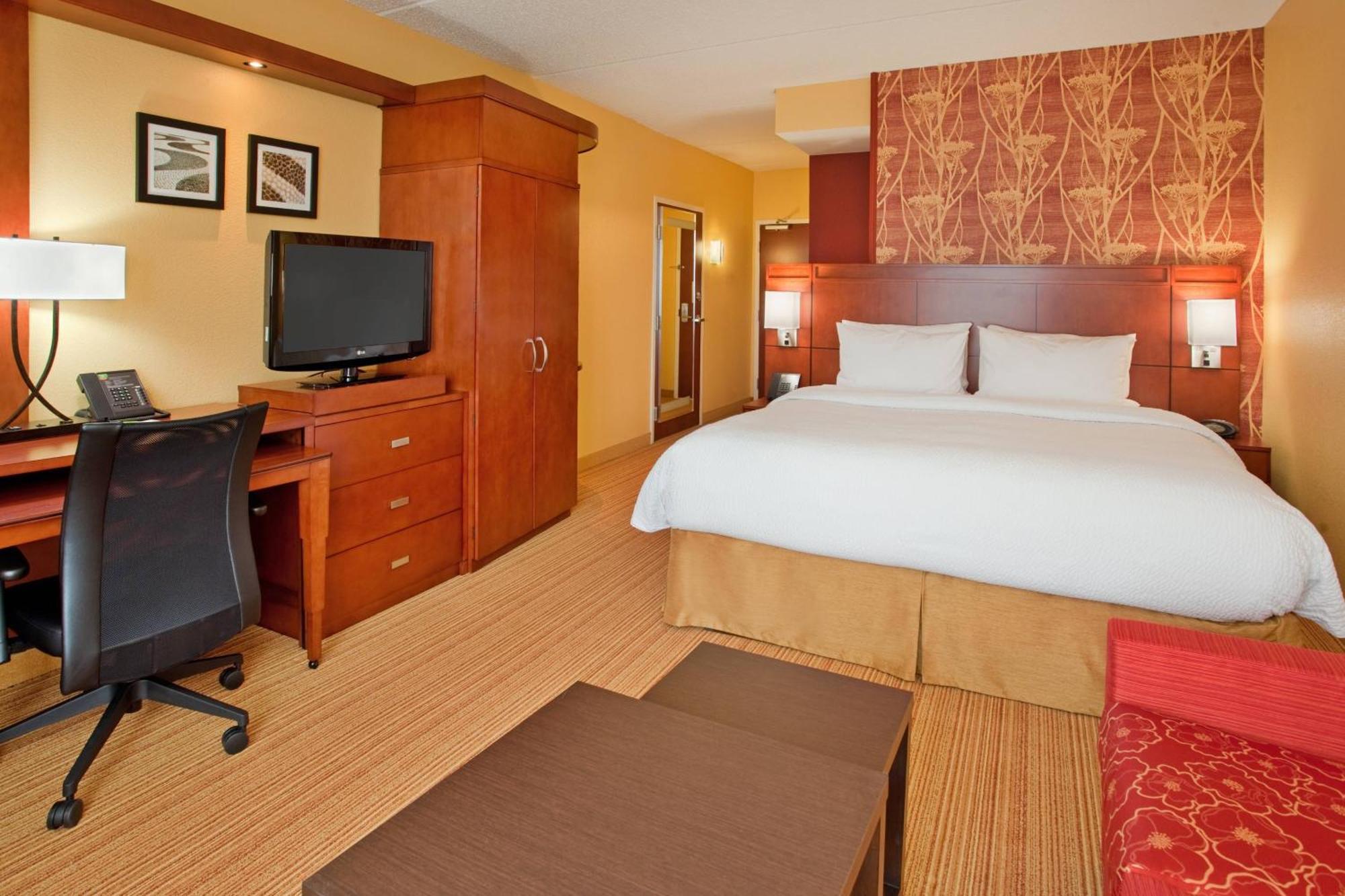 Отель Courtyard By Marriott Pittsburgh North/Cranberry Woods Крэнберри-Тауншип Экстерьер фото