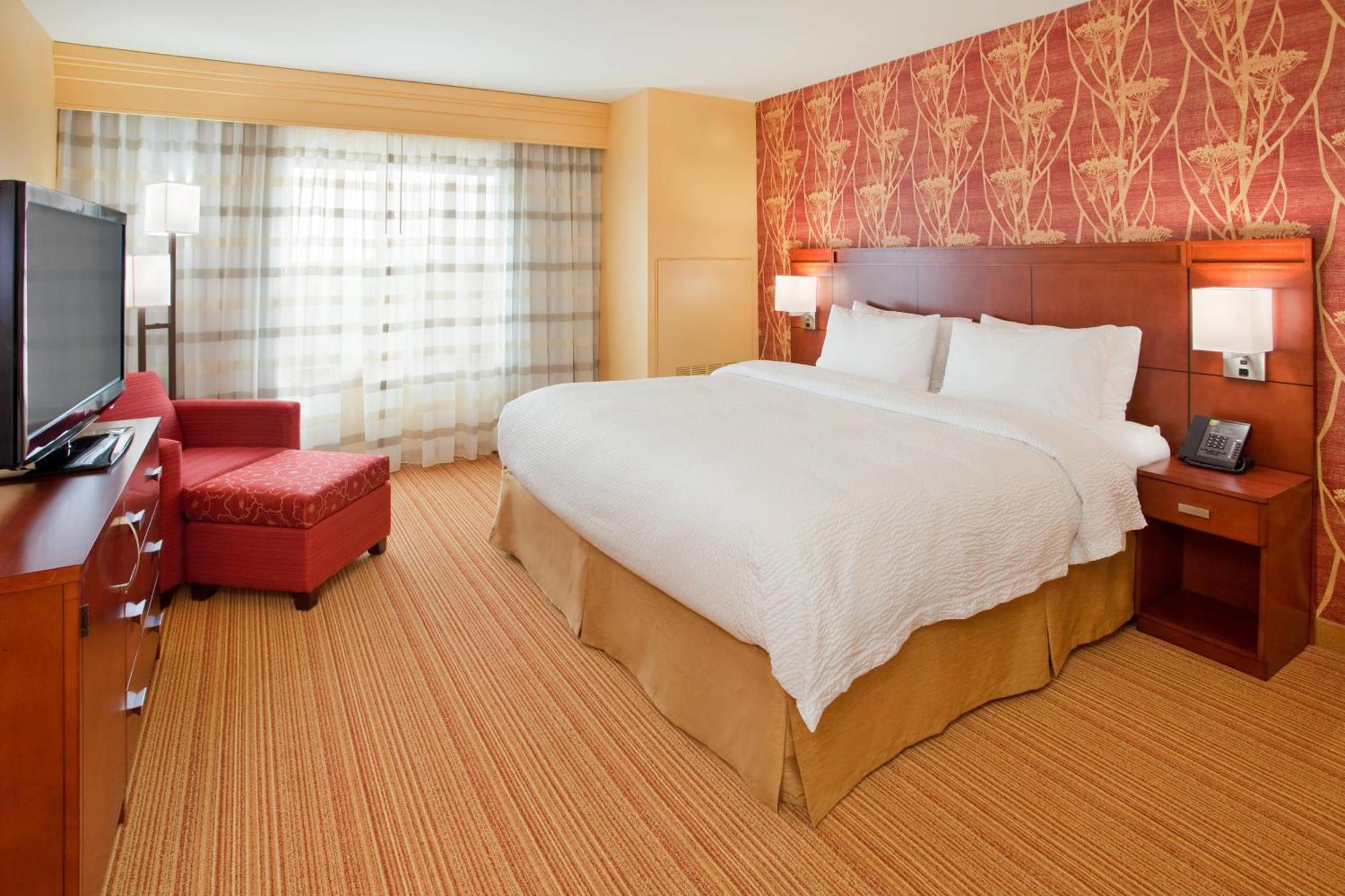 Отель Courtyard By Marriott Pittsburgh North/Cranberry Woods Крэнберри-Тауншип Экстерьер фото