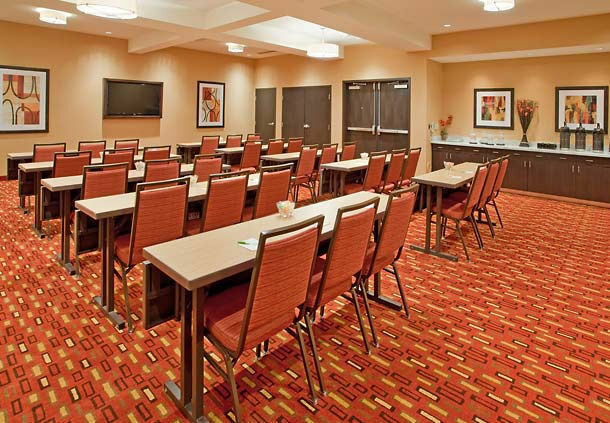 Отель Courtyard By Marriott Pittsburgh North/Cranberry Woods Крэнберри-Тауншип Экстерьер фото