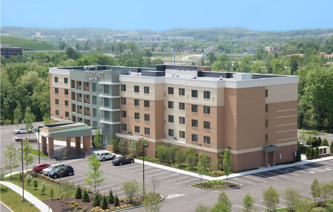 Отель Courtyard By Marriott Pittsburgh North/Cranberry Woods Крэнберри-Тауншип Экстерьер фото